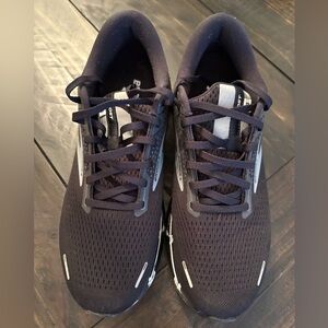 Brooks Shoe Size Label - Black and White Interior Tag